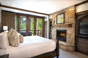 Stein Eriksen Lodge Junior King Suite