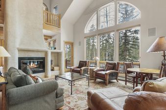 01 Chateau at Dyer Trail