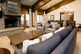 Stein Eriksen Lodge Luxury 4 Bedroom Multi-Level Townhouse with Hot Tub