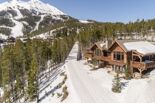 Convenient Ski-in/Ski-out Access