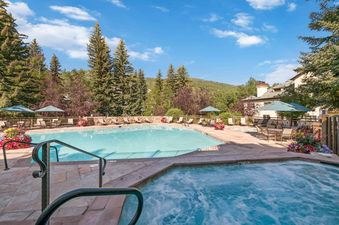 20 The Charter Outdoor Pool Hot Tub