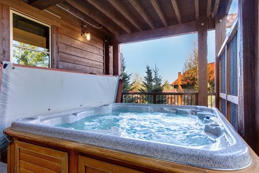 Private Outdoor Hot Tub