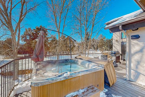 Hot tub (Private)