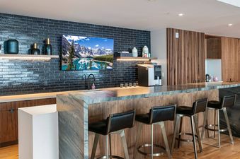 105A Argent Hotel Room