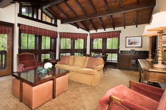 LuxuryOneBedroom_SpaSuite_5