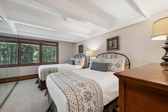 Lodge at Lionshead 405