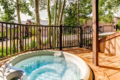 Private Outdoor Hot Tub
