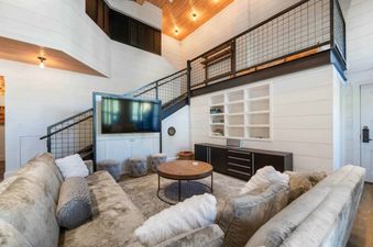 Hyatt Condominium 6