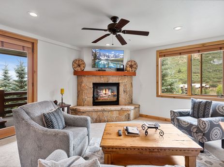 Trails End Lodge 205