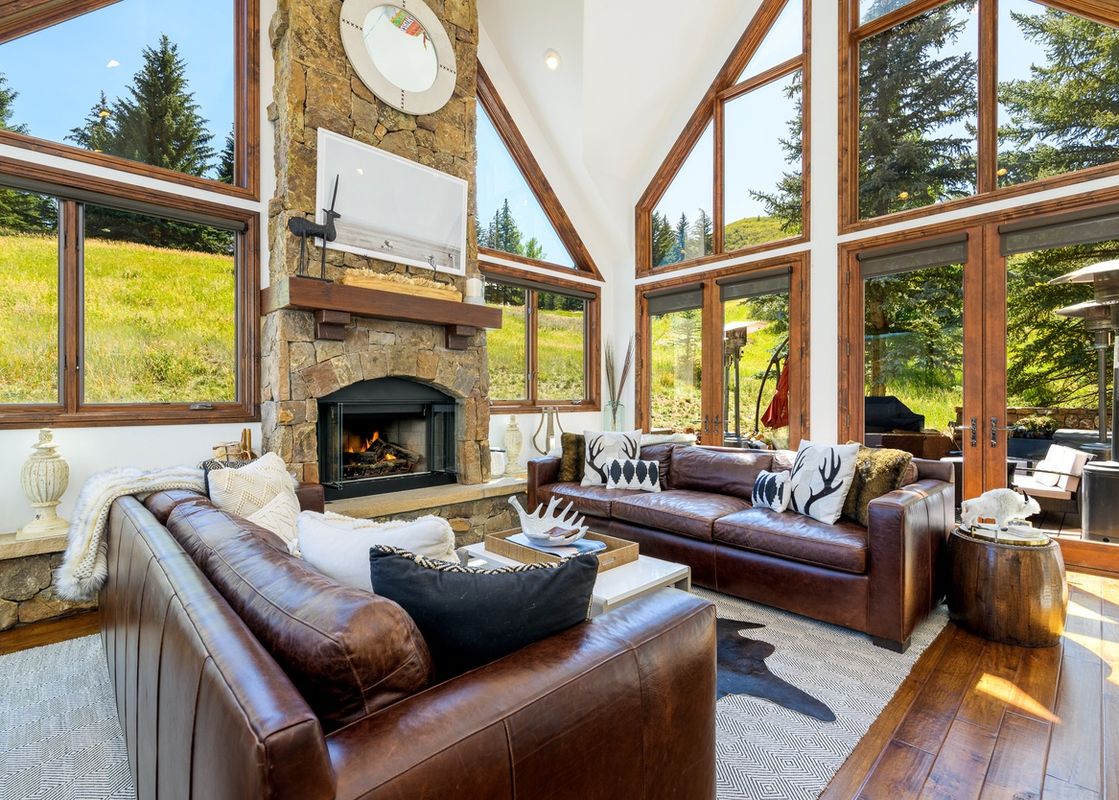 01 Arrowpines Lodge Living Room