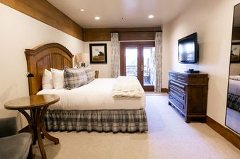 Stein Eriksen Lodge Deluxe King Room with Hot Tub
