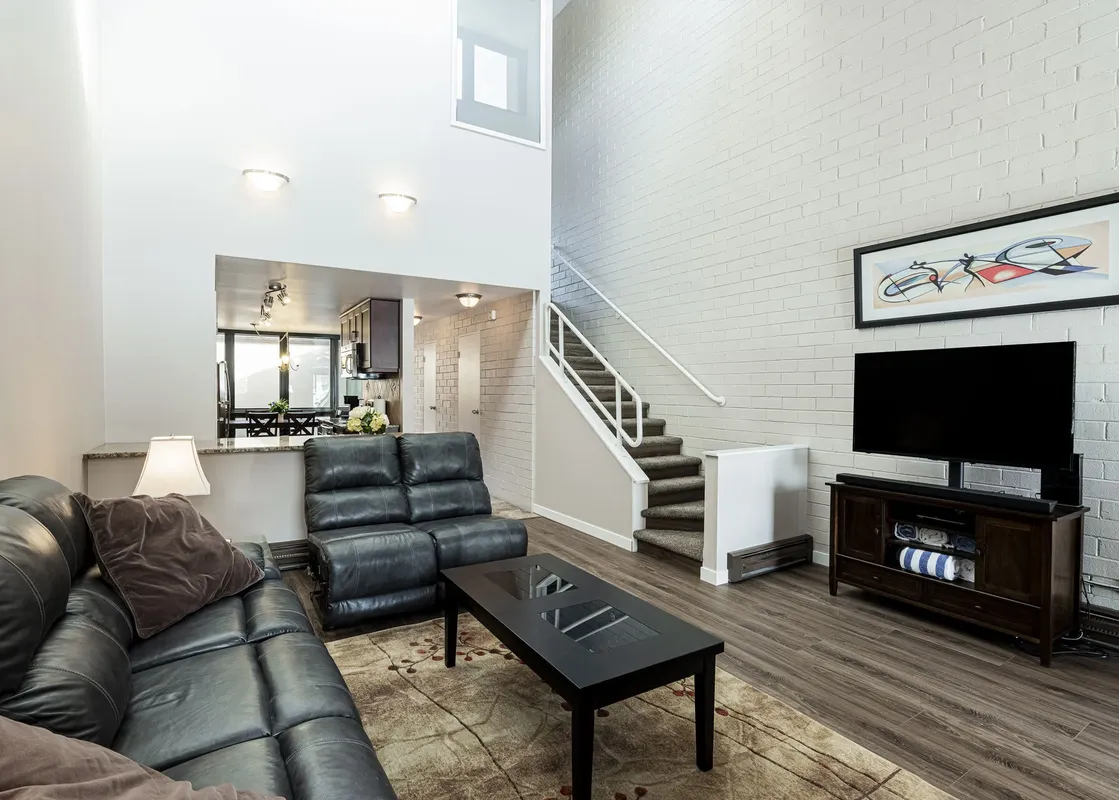 01 Captain Molly Hideaway Main Living Room