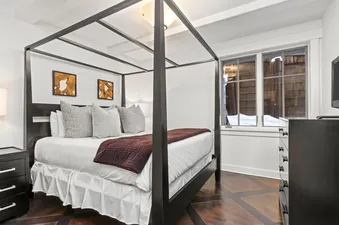 27 Crown Manor