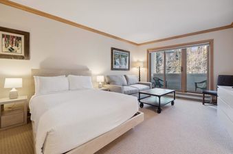 Oxford Court 204