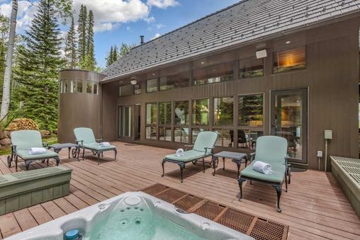 Private Outdoor Hot Tub