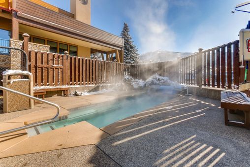 Hot tub (Shared)