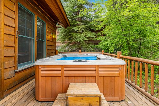 Hot tub (Private)