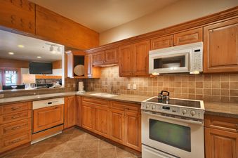 Luxury Four Bedroom Townhouse Kitchen