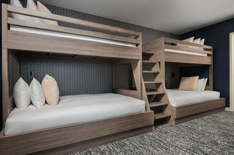 Three Bedroom Resort 1 King and 2 Doubles and Bunks Residence