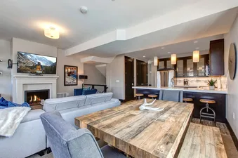 09 Dining Area
