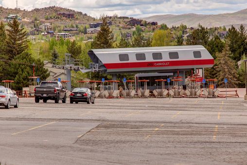Walk to Ski Lifts (Canyons Cabriolet)