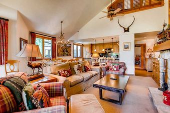 13 Kiva 234 Living 17 0809