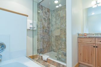 Bear Creek Lodge 212B