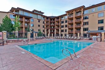 sundial-lodge-pool