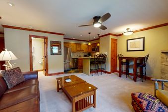 Lion Square Lodge South 370