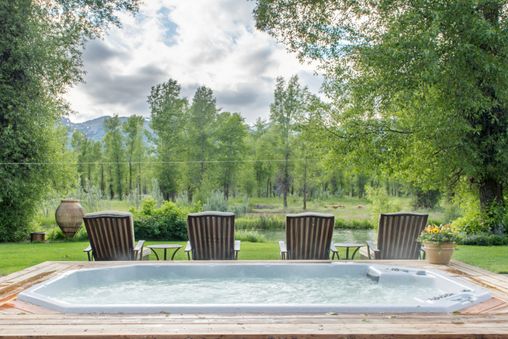 Private Outdoor Hot Tub
