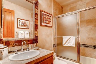 17-Meadows-Townhomes-N4-bath-c1