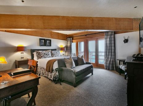 Stein Eriksen Lodge Deluxe King Room with Deck