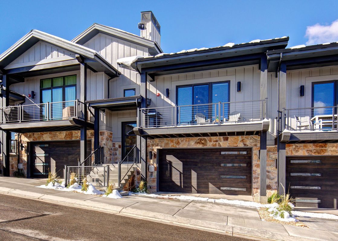 00 New 2-Level Townhouse in Danyons Village