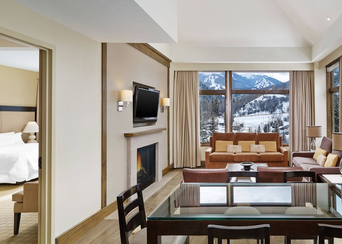 whrbw-suite-living-8047-hor-clsc