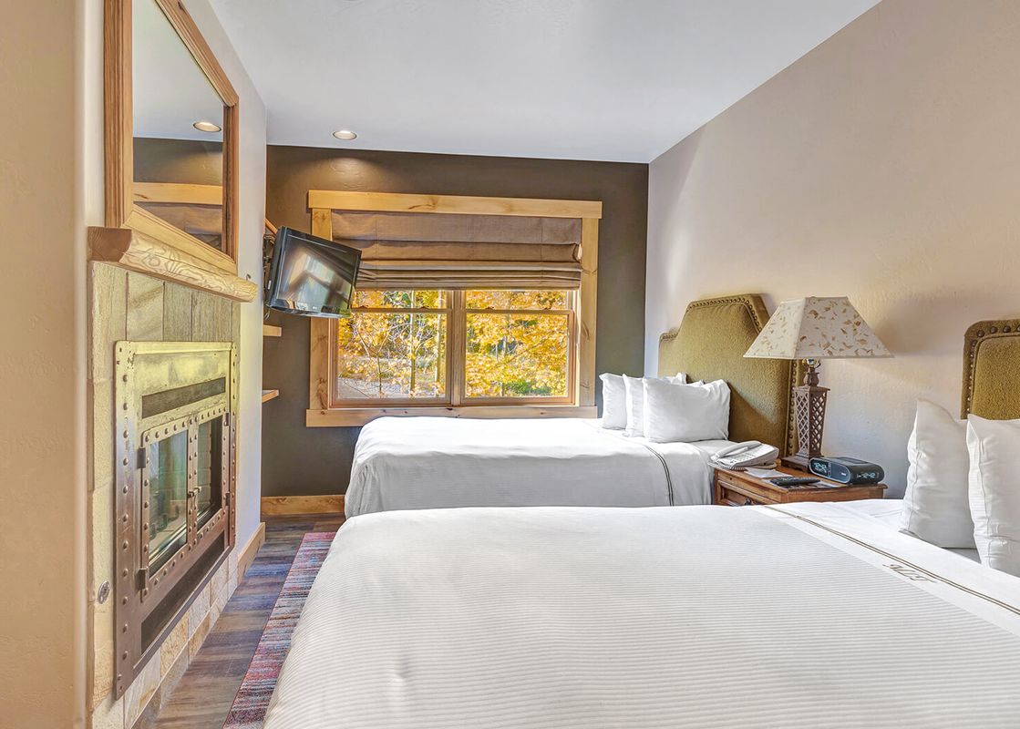 Mountain Lodge Two Doubles Lodge Room