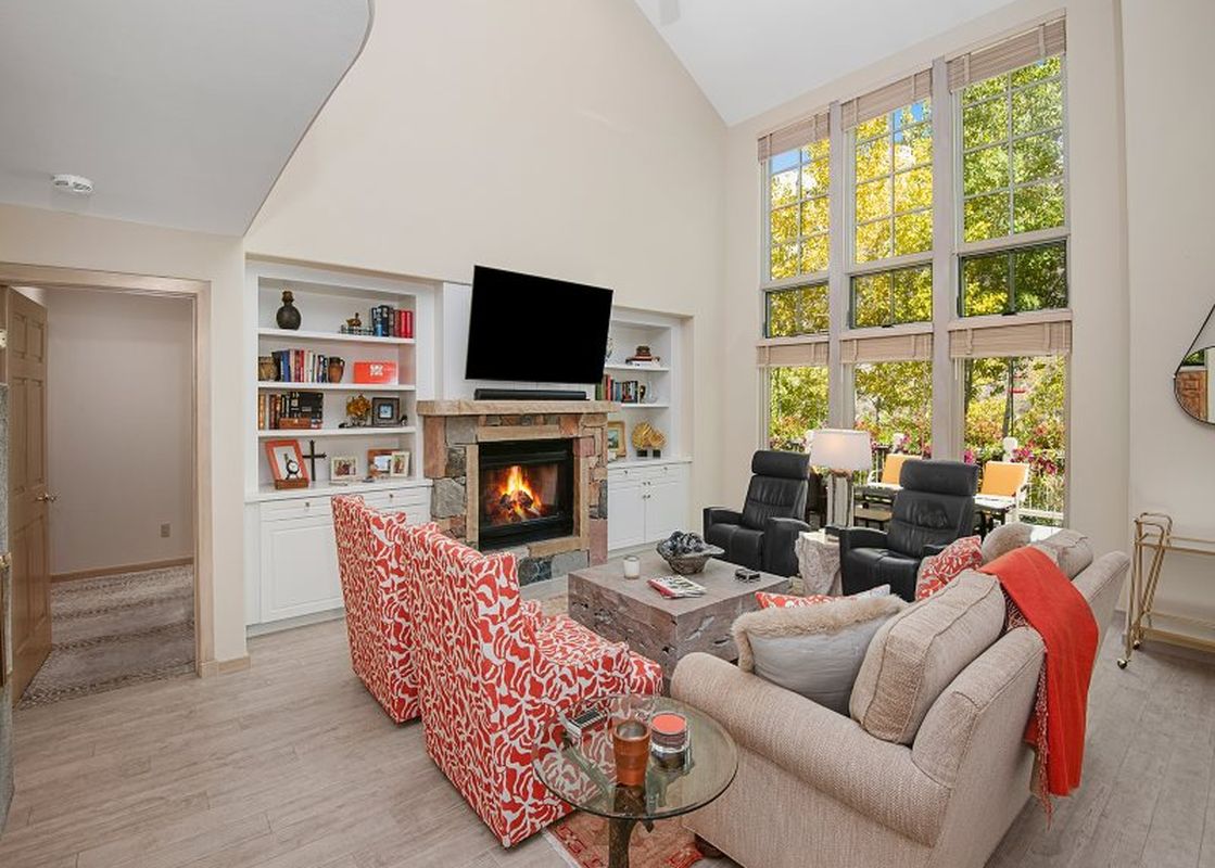 01 Beaver Creek Enclave Living Room