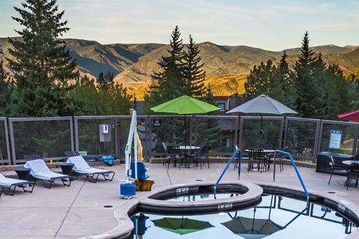 Outdoor Community Pool & Hot Tub