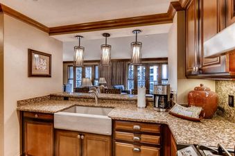 02-Park-Hyatt-Residences-4054