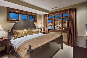 Vermillion Peak One Steamboat Place 707
