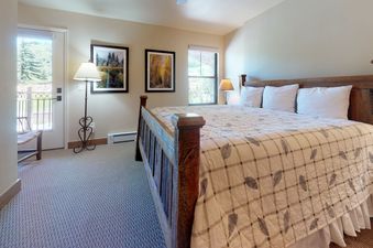 08 Bedroom