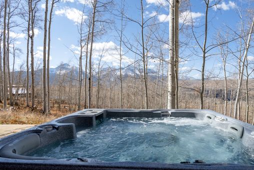 Private Outdoor Hot Tub