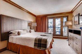 17-Park-Hyatt-Residences-4055