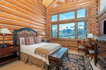 Bedroom in Townhomes On The Creek 121 with a view of the mountains.