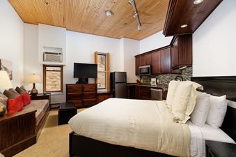Premier Lodge Room 210