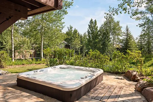 Private Outdoor Hot Tub