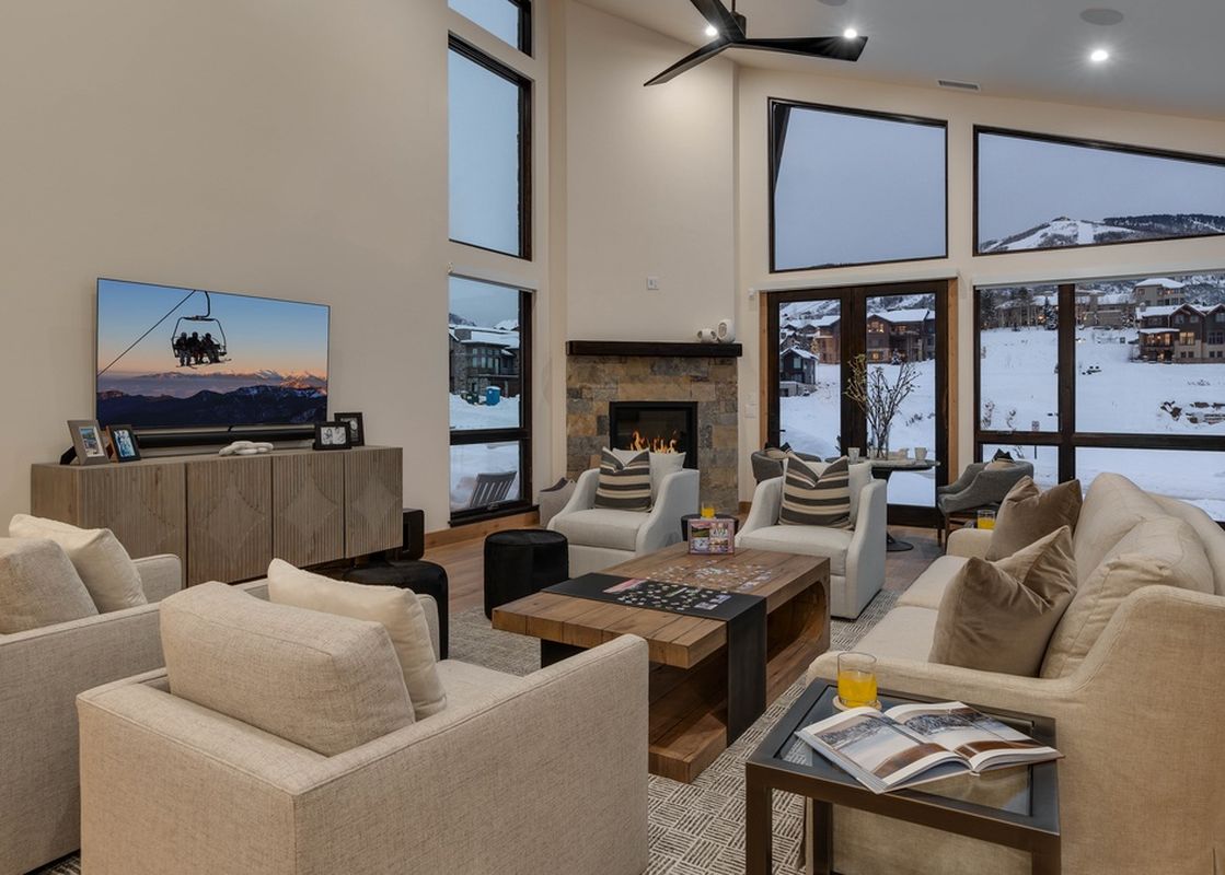 02 Palomino Chalet Great Room