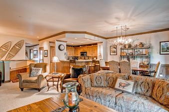 EastWestResorts HS215 Livingroom3