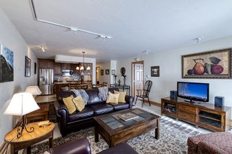 Vails Mountain Haus Two Bedroom Mountainside