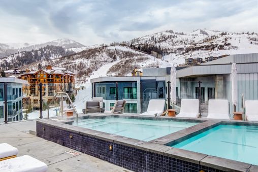 Outdoor Community Hot Tub