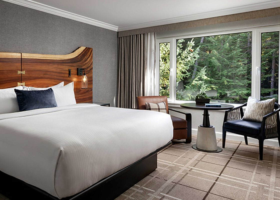 01 Fairmont King Room